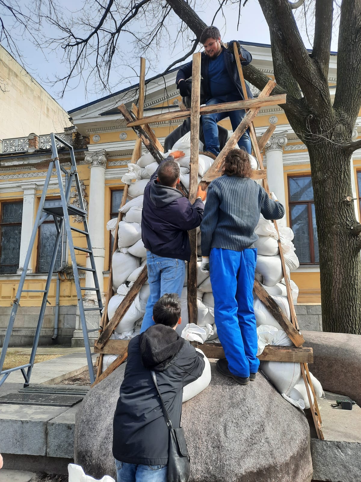 Sota Ukrainassa vauhdittaa kulttuuriomaisuuden suojelua Suomessa